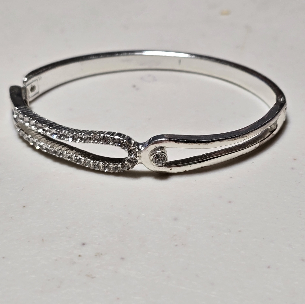 Silver Tone Blingy with Locking Clasp Bracelet Lot 5